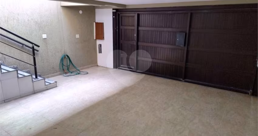 Sobrado Vila Mariana, com 3 dormitórios, reformado. Ótima oportunidade de morar bem.