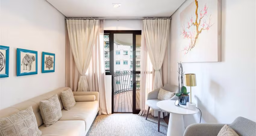 Apartamento reformado com 3 suites 2 vagas em Moema fora de rota