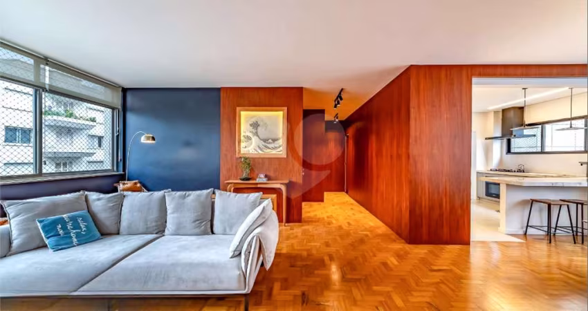 Apartamento à venda de 159 m² na Consolação, reformado, com 3 quartos, 1 suíte e 1 vaga.