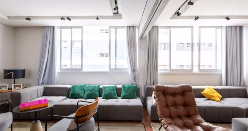 Apartamento reformado com 110m2, 2 dormitórios, sendo 1 suíte, ar condicionado e garagem