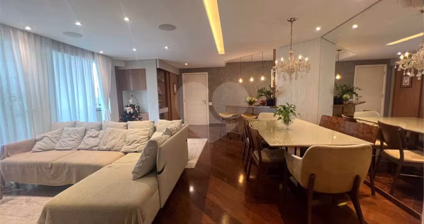 Apartamento à Venda em Moema Pássaros - 134m², 3 Quartos, 1 Suíte, 2 Vagas - Reformado e Modernizado