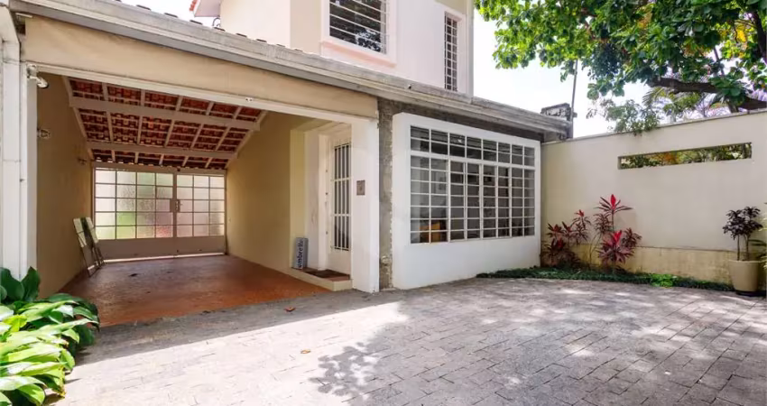 Lindíssimo sobrado com 180m²au, 240m² de terreno, 3 quartos, 1 suíte, 3 vagas ensolarado