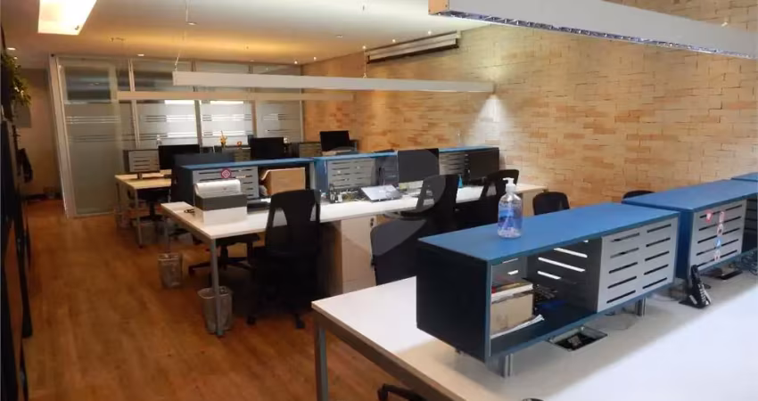 Cobertura comercial com 143m² terraço 2 banheiros, 2 vagas, mobiliado.