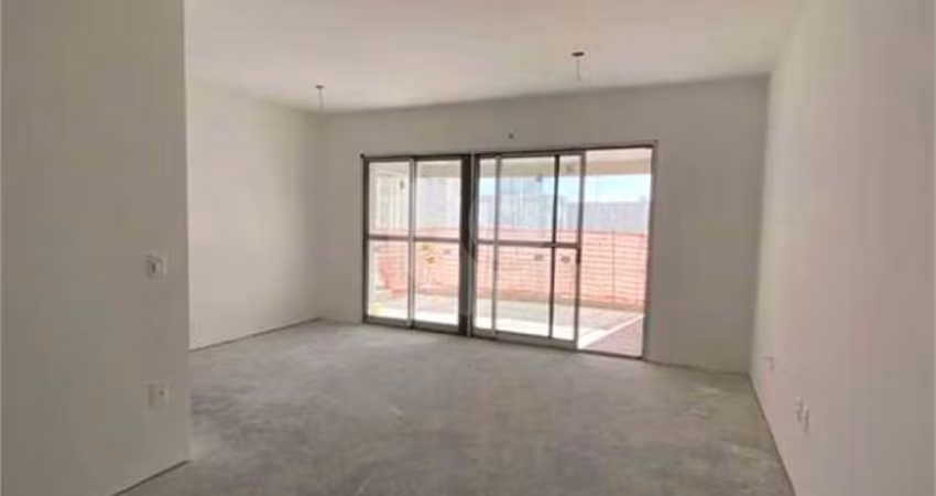 Apartamento com 80 m2, varanda, 2 suítes e 1 vaga, a venda em Moema, perto do metrô