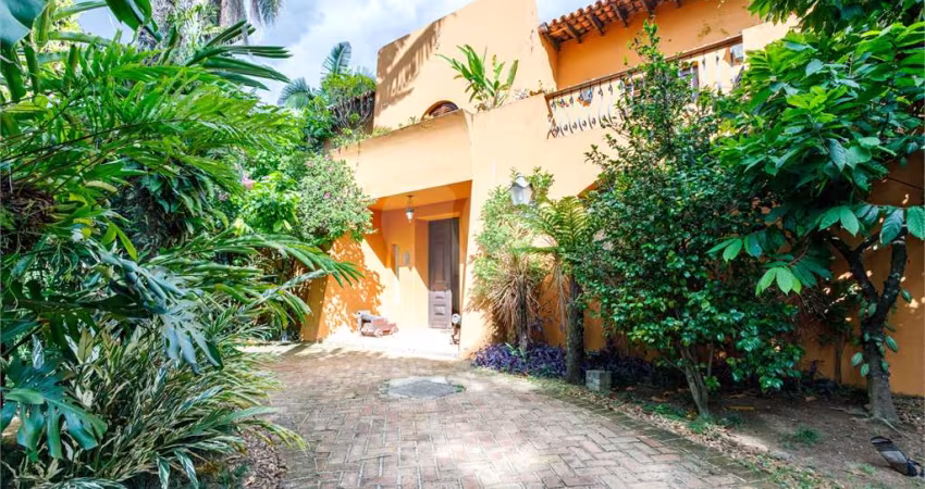 Sobrado no Jardim América, 5 suítes, Varanda, mezanino, 6 vagas, Piscina, Adega, com 1.116 m2 área.
