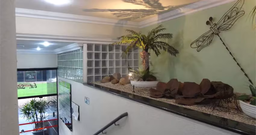 Conjunto com 125m2 de au sendo 5 salas e 2 banheiros em prédio com portaria 24 horas.