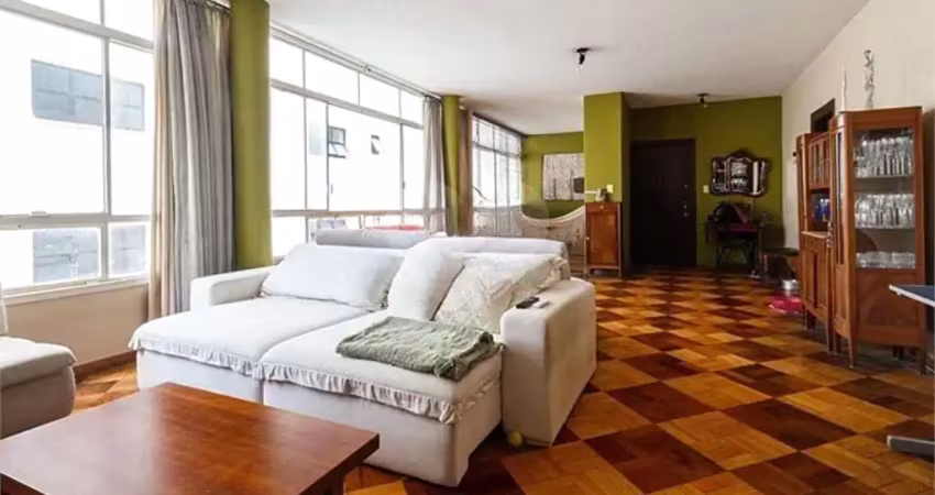 Apartamento com 178 m²,  3 dormitórios, 1 suite, dependência de empregada. 1 vaga - em higienopólis