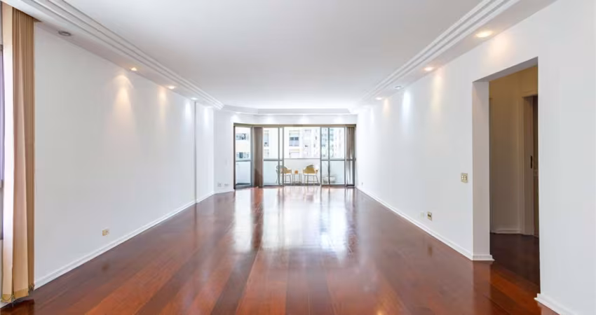 Apartamento com 3 dorms(2 suítes) com 2 vagas em Moema Passáros.