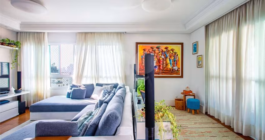 Apartamento com 3 suítes na Aclimação