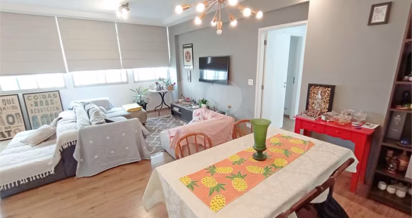 Apartamento com 107m² 3 quartos, 1 suíte, reformado com ar condicionado 2 vagas e piscina