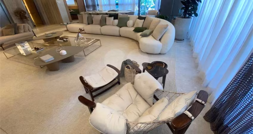 Apartamento com 4 suítes e 4 vagas, a venda em Moema, perto do Parque do Ibirapuera