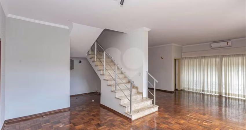 Sobrado a venda com 02 quartos, 01 suíte, 04 vagas e 327 m² no Brooklin.