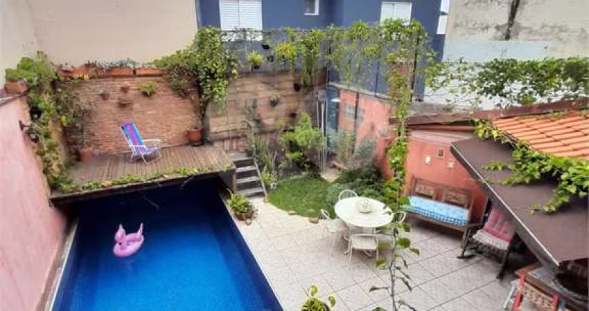 Casa na   Vila clementino com 3 dormitórios, 1 suíte, 2 vagas, Jardinagem e Piscina!
