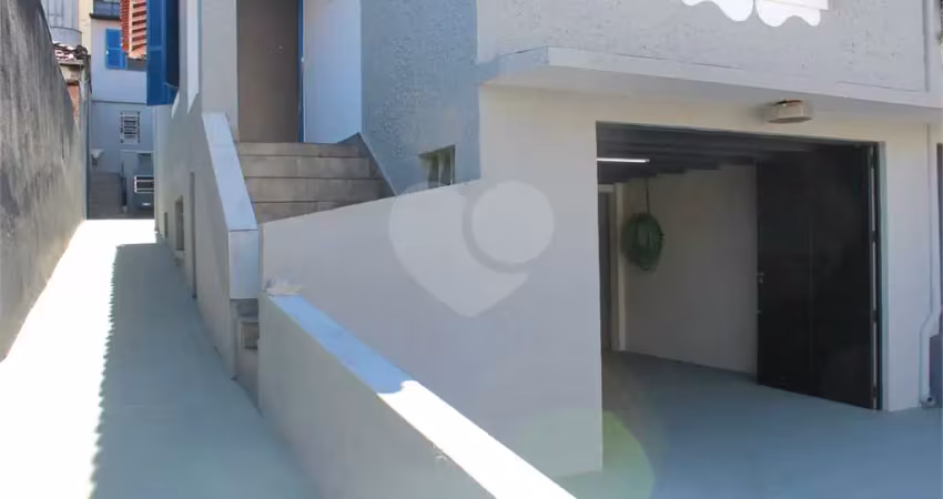 Casa de 266m² com muitos quartos, edícula e garagem pra 4 carros