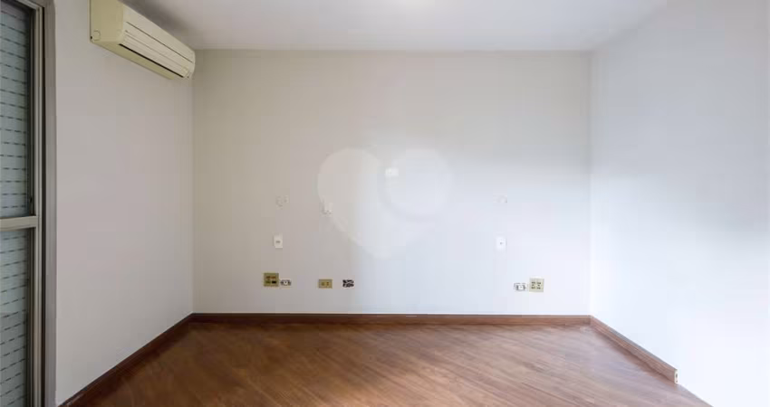 OPORTUNIDADE ÚNICA NO ITAIM BIBI - APARTAMENTO ESPAÇOSO COM 4 DORMITÓRIOS, SENDO 1 SUÍTE!