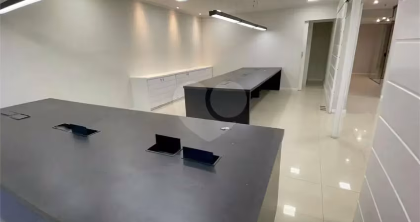Vila olímpia- 150m² com 3 vagas exclusivas e 1 rotativa para visitantes, ótima localização