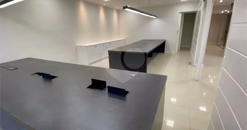 Vila Olimpia- 150m² com 3 vagas exclusivas e 1 rotativa para visitantes, excelente localização