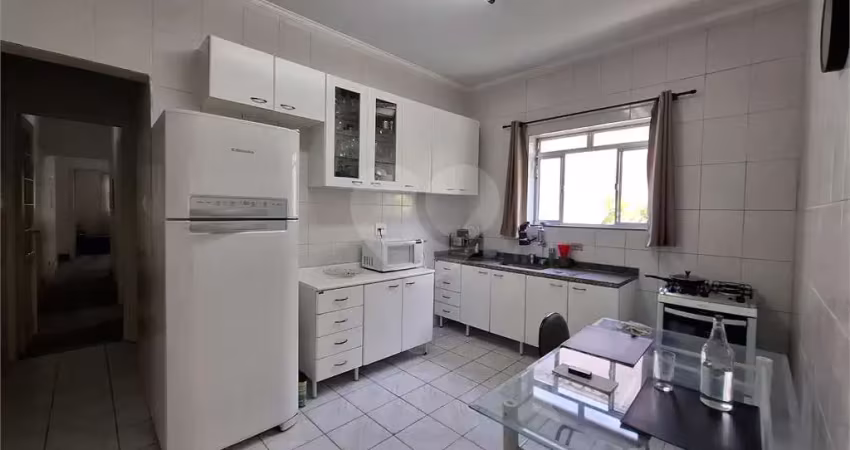 Casarão para reforma com 240m² de terreno na aclimação.