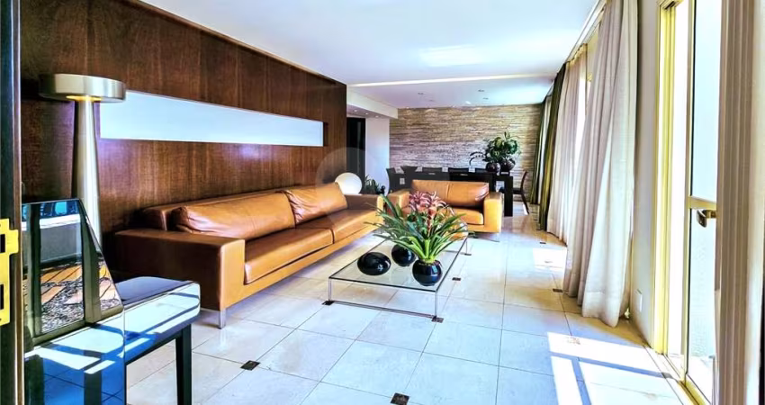 Lindo apartamento na Chácara Klabin, montado sob projeto de Arquiteto! Cyrela, face norte, 3 vagas! Porteira fechada.