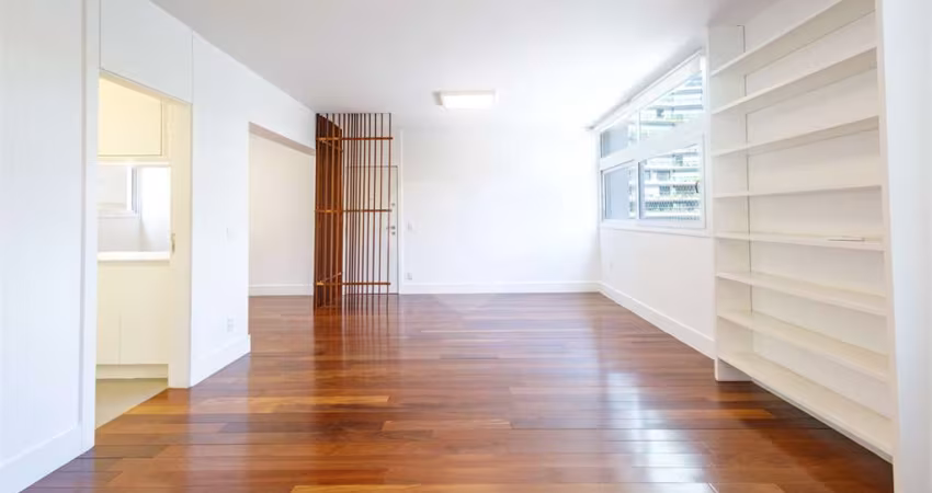 Jardim América! Apartamento reformado com 3 dorms sendo 1 suite e 1 vaga próx. ao metrô Oscar Freire