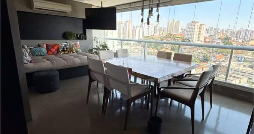 Apartamento á venda na Aclimação - São Paulo SP - 2 suítes, varanda gourmet, 2 vagas, lazer de clube