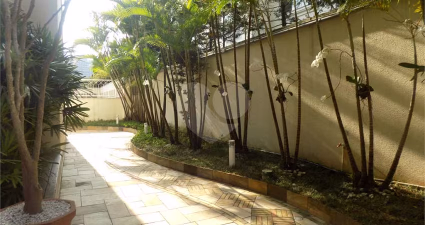 Apartamento á venda com 145 m² de área útil