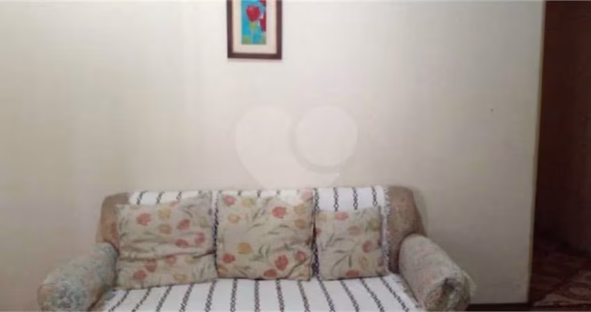 Casa térrea à venda de 78 m² de área útil e 148 m² de área total para demolição.