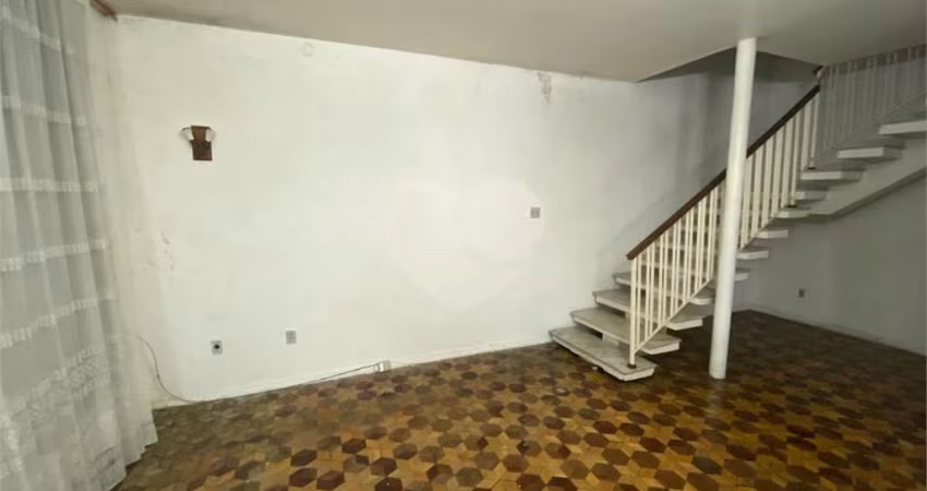 Sobrado com 4 quartos (1 suíte), jardim, quintal e 10 vagas de garagem a venda no Planalto Paulista