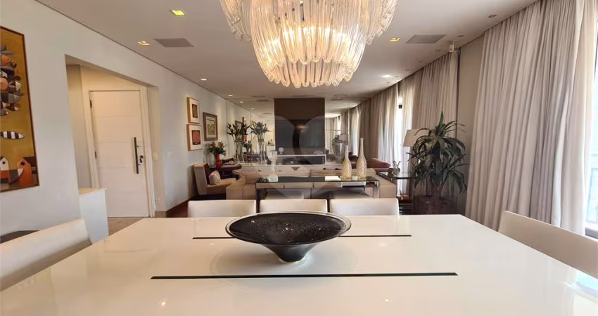 Apartamento com 4 suítes, varanda gourmet, 4 vagas, condomínio com lazer completo em Perdizes