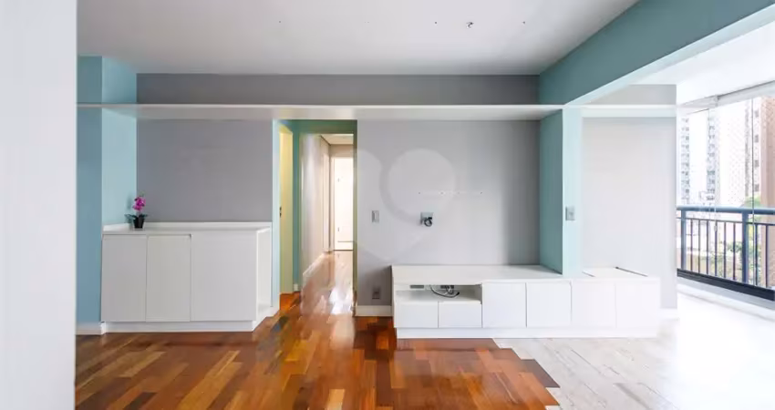 Apartamento reformado com 3 quartos - 2 vagas em moema pássaro. condomínio clube!