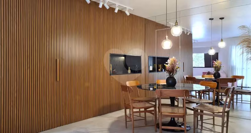Apartamento a venda em moema, terraço, sala ampliada, 2 quartos (1 suíte), ar-condicionado e 1 vaga