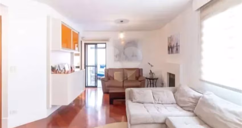 Apartamento sofisticado, recém-reformado, com ambientes bem planejados no Brooklin.