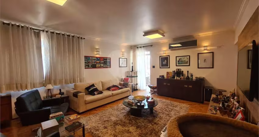 Apartamento de 130m² com 2 dormitórios mobiliado para locação.