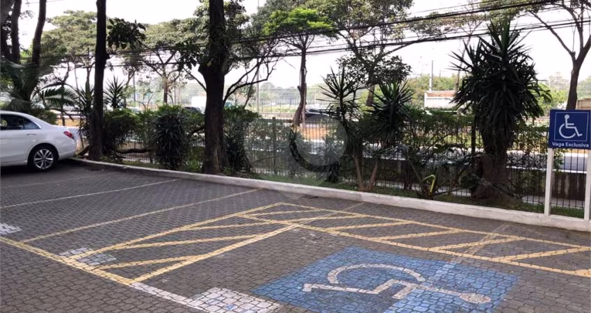 Locação em Andar térreo em Prédio Comercial. 10 vagas