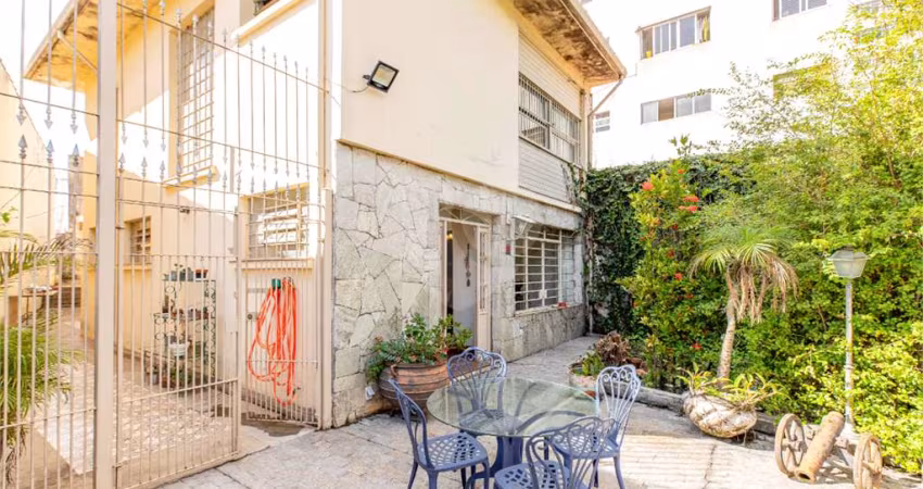 Residencial / Comercial com 232m² de área útil e 2 vagas de garagem