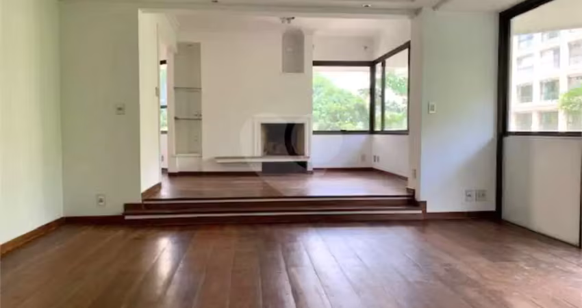 4 suítes ,3 vagas, varanda ,em frente a entrada do clube pinheiros