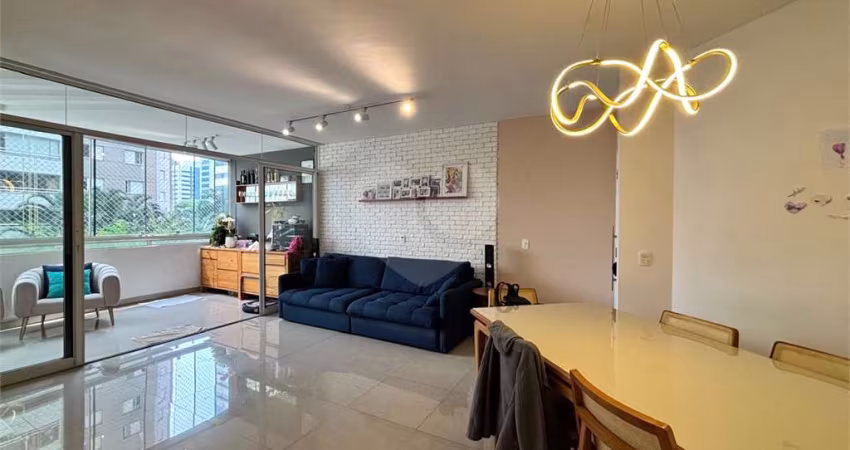 Apartamento com 4 dormitórios, 3 suítes e 2 vagas em Condomínio Clube de Moema