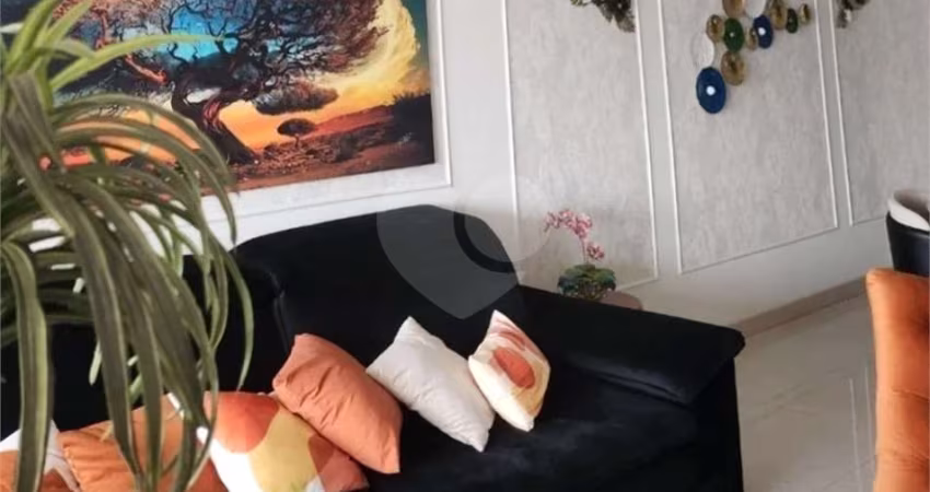 Lindo Apartamento. Bem decorado com 3 dormitórios e 1 suíte e próximo ao Metrô Linha Verde!