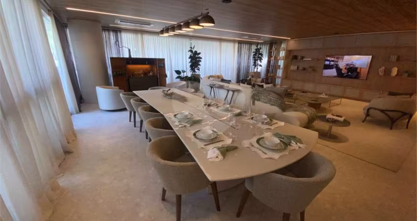 Apartamento a venda em Moema, perto do Ibirapuera, com 290 m2, varanda, 4 suítes e 4 vagas