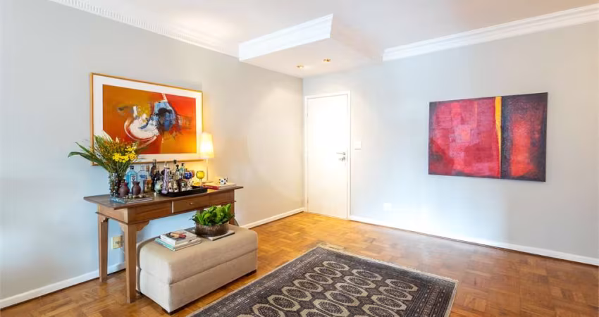 Apartamento com 189m2 uteis, com varanda na parte plana do Jardim América