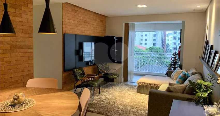 Ótimo apartamento em Moema Índios, 2 suítes e 2 vagas, varanda gourmet e piscina aquecida!