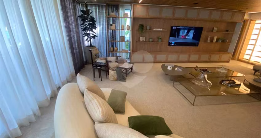 Apartamento com 220 m2, 3 suítes e 3 vagas a venda no melhor de Moema, perto do Ibirapuera