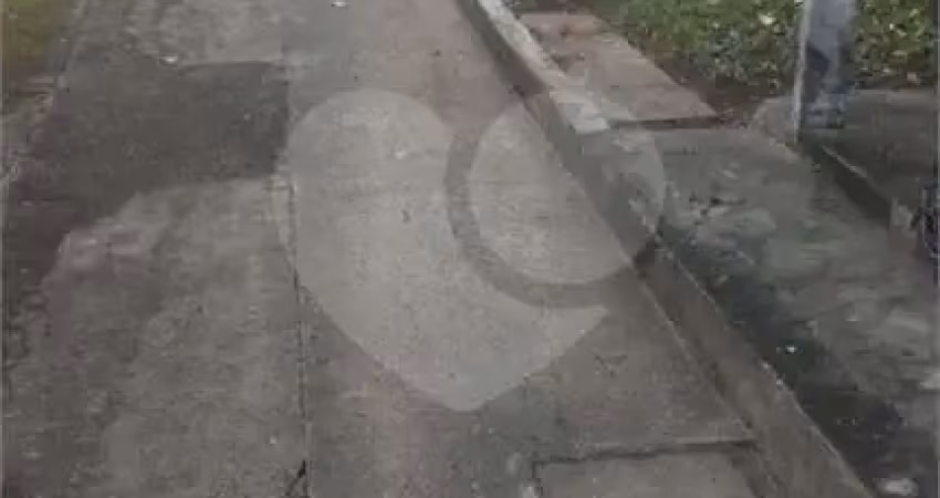 Casa antiga em terreno de 500 metros quadrados ao lado da berrini à venda no brooklin. venha conhecer.