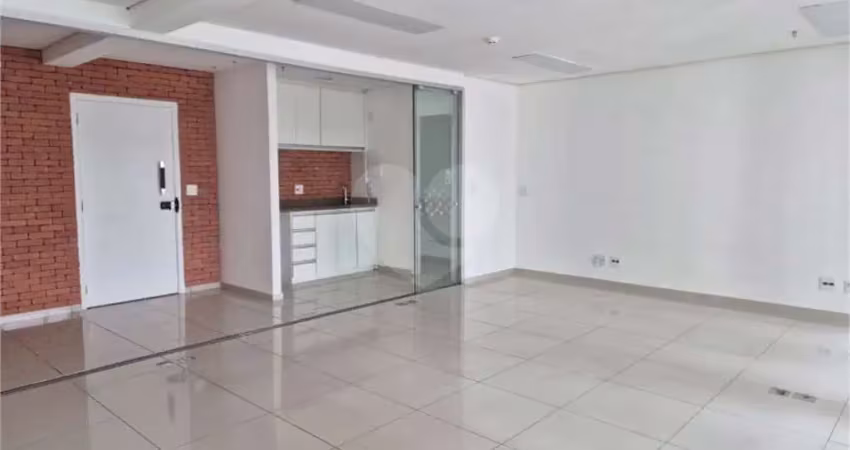 Conjunto 2 salas comerciais 83m2, 1 vaga de garagem, estacionamento para visitantes.
