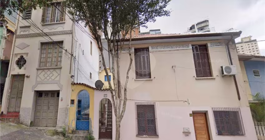 Casa a venda de 287m² com 2 dormitórios, 1 suite e 2 banheiros
