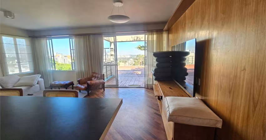 APARTAMENTO COM JEITO DE CASA EM CONDOMÍNIO NA VILA MADALENA - 2 SUITES E VARANDA  COM VISTA 2 VAGAS