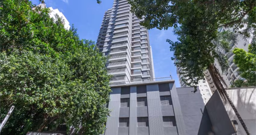 Apartamento com 3 dormitórios a venda em Moema