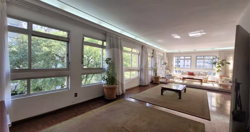 Apartamento no Paraíso com 260m2 úteis , valor abaixo do mercado