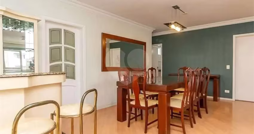 Apartamento à venda em Moema com 165 m², sendo 3 dormitórios, 1 suíte e 2 vagas , por R$ 1.850.000,00