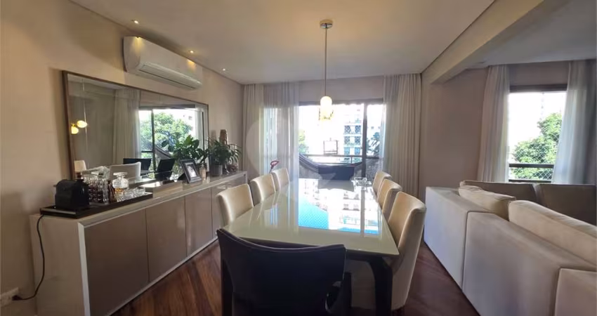 Apartamento com 110m², 2 suítes, reformado, decorado e com lazer completo – é entrar e morar!